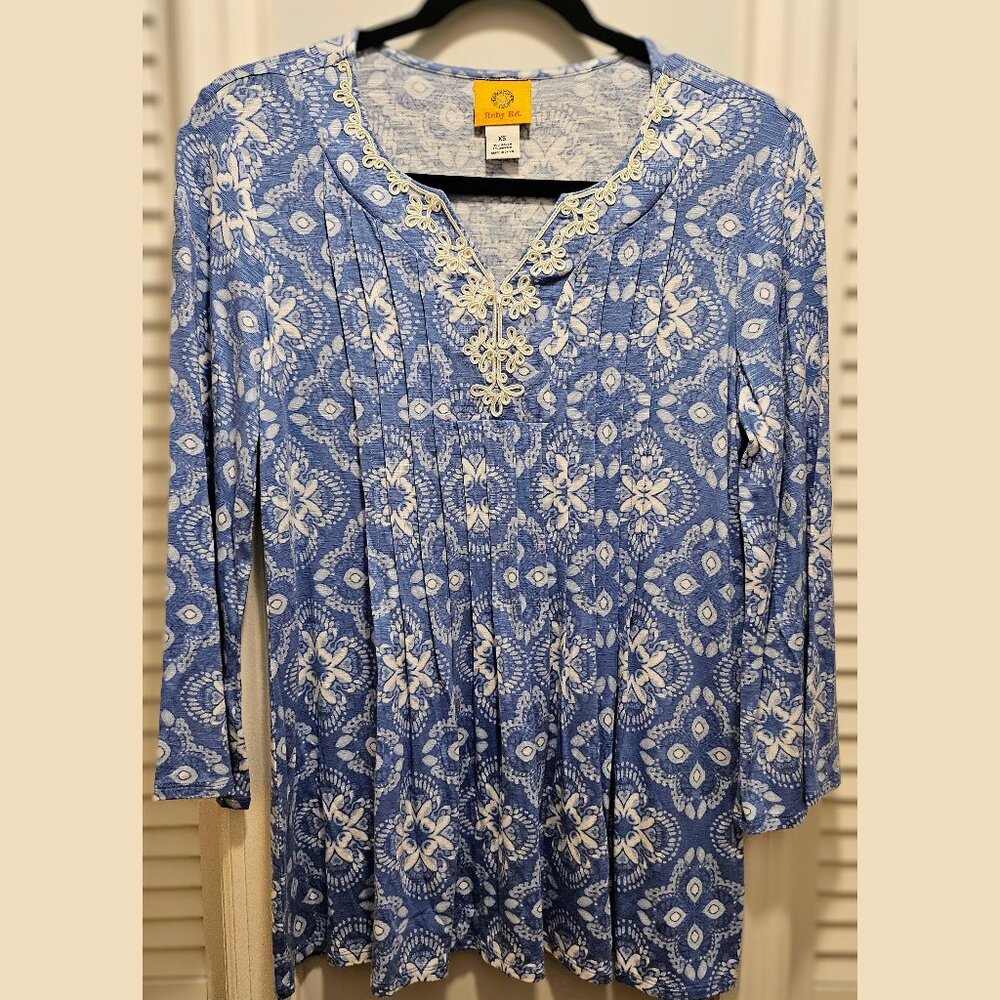 💯 Ruby Rd. Pleated Embroidered Appliqué Blue-Patterned Blouse 💯